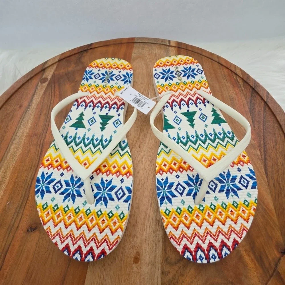 Old Navy Womens Fair Isle Holiday Snowflake Flip Flop Sandals White Size 8 NWT